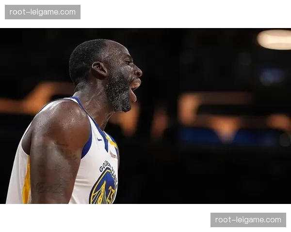 勇士主场大胜开拓者 水花兄弟外线火力全开