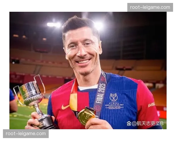 巴萨中锋莱万眼眶骨折休战 国王杯生死战前进攻体系重组 巴萨中锋莱万眼眶骨折休战 国王杯生死战前进攻体系重组